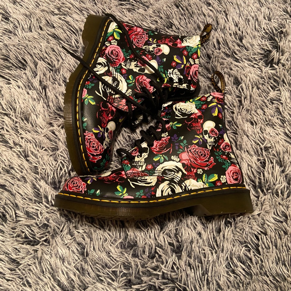 Dr Martens Boots (Size 8)